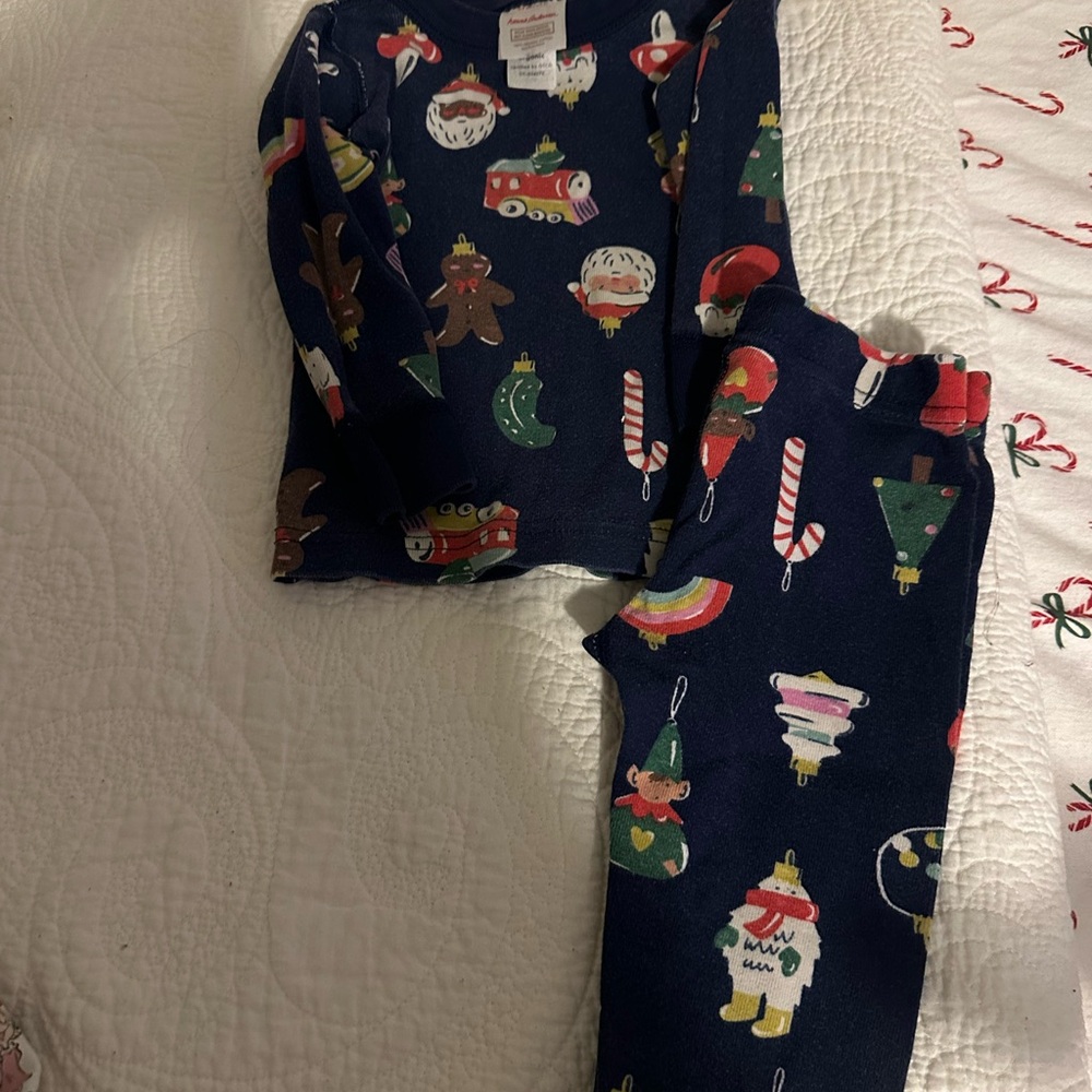 Hanna Andersson Navy Holiday Print Pajamas with Multicolor Motifs